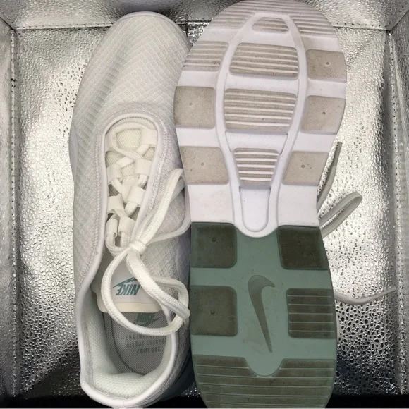 Nike Women's White and Green Air Max - Picture 3 of 4